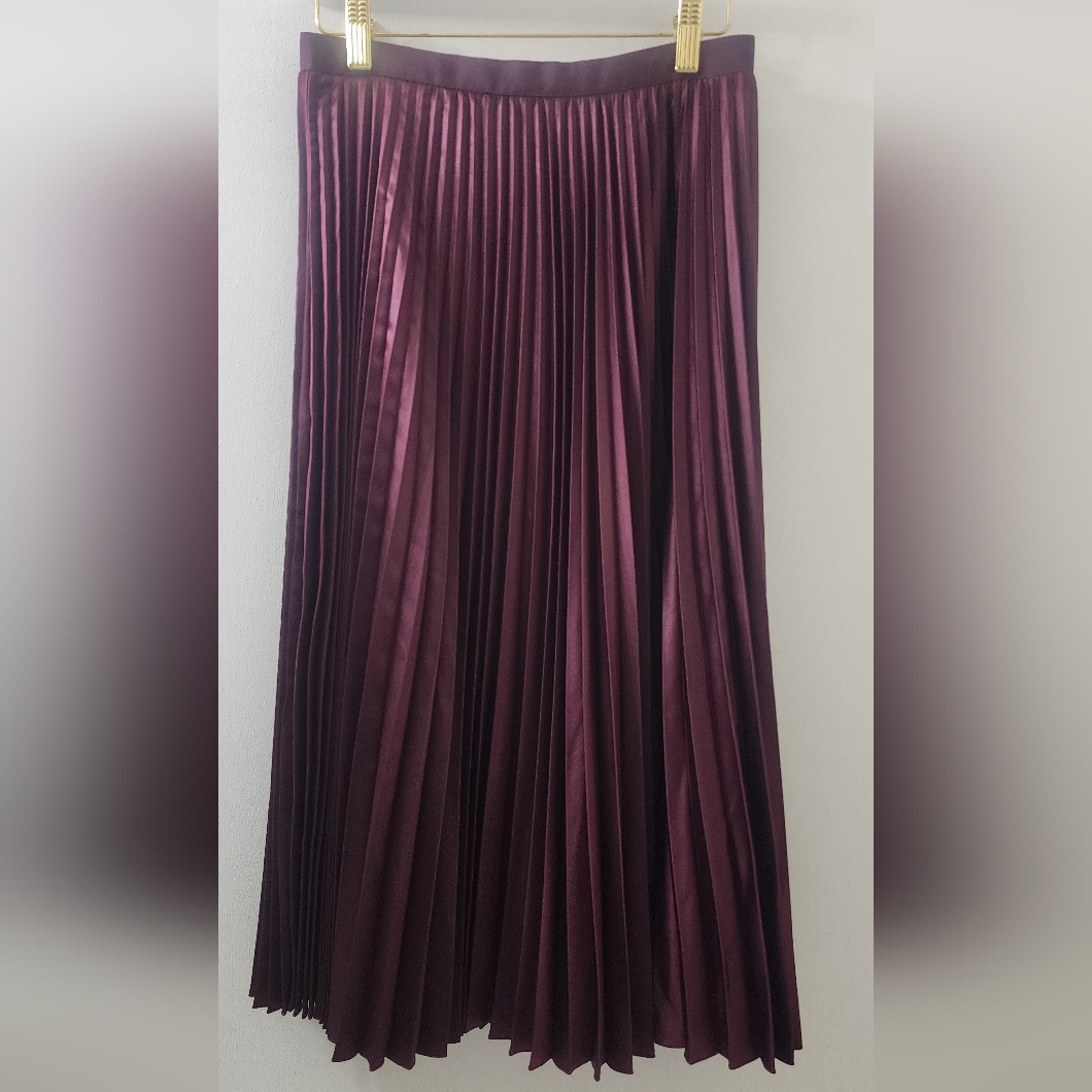 Ted Baker Elegant Purple Pleated Skirt, Size 1.